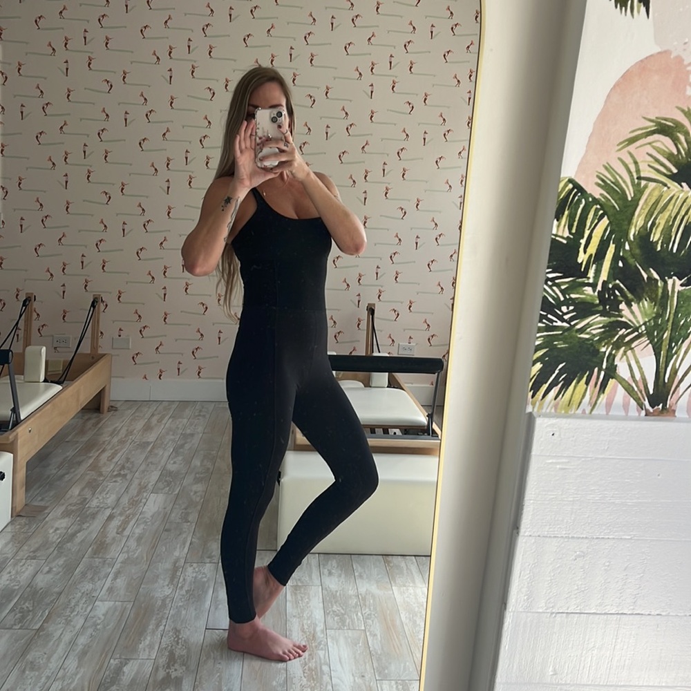 Vuori one piece in black. Size small. Worn once, perfect condition!